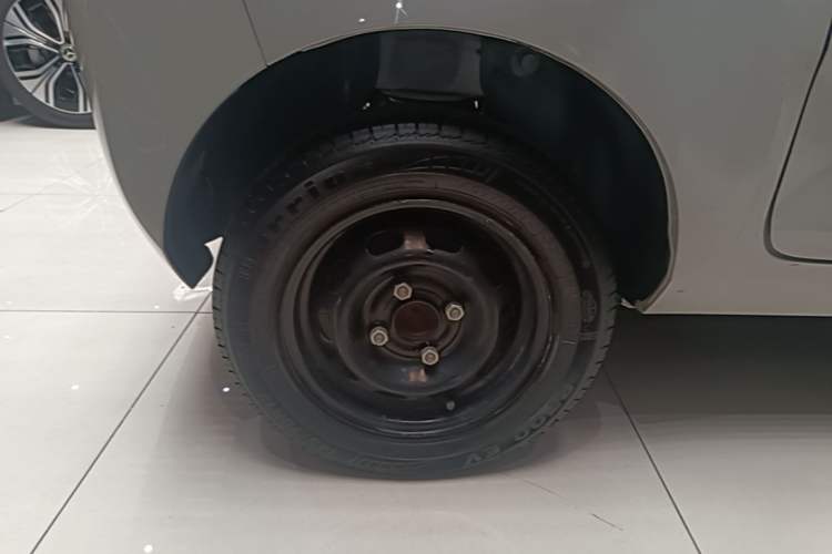 Used Wuling Hongguang MINIEV 2022 Macaron Premium Model – Lithium Iron Phosphate Right Rear Wheel Hub