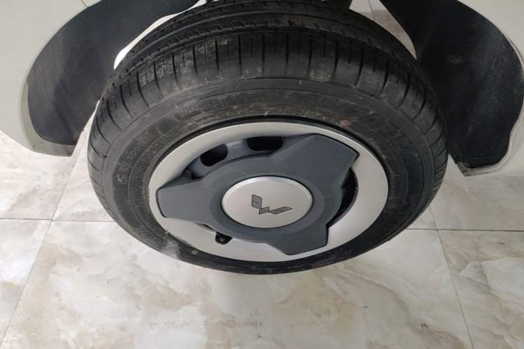 Used Wuling Hongguang MINIEV 2022 Macaron Fashion Model Lithium Iron Phosphate Right Rear Wheel Hub