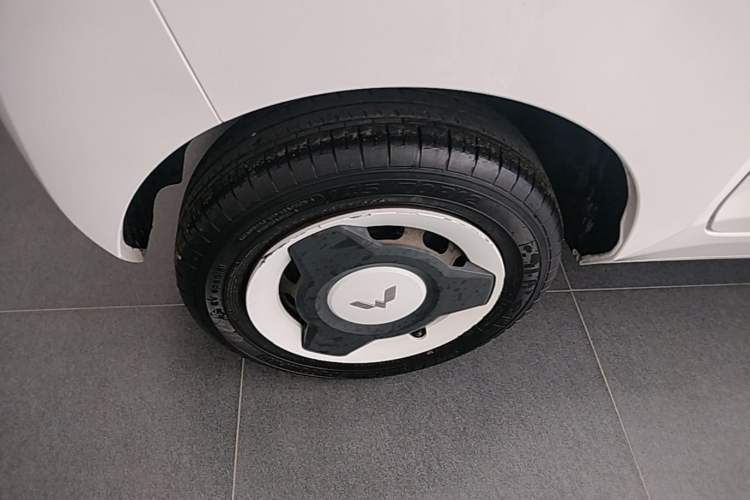 Used Wuling Hongguang MINIEV 2022 Enjoy Edition Lithium-Ion Battery Right Rear Wheel Hub