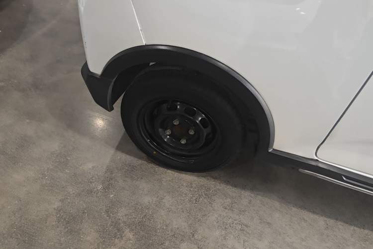 Used Wuling Hongguang MINIEV 2022 GAMEBOY 300km Enthusiast Model with Lithium Iron Phosphate Right Rear Wheel Hub