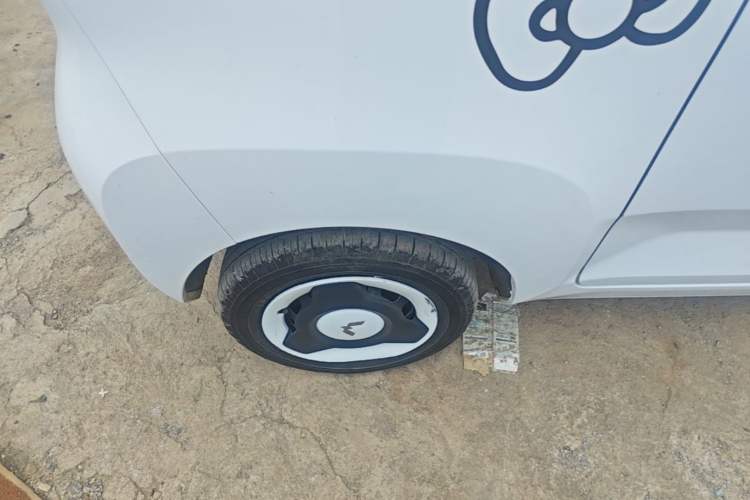 Used Wuling Hongguang MINIEV 2022 Zizai Version Lithium Iron Phosphate Right Rear Wheel Hub