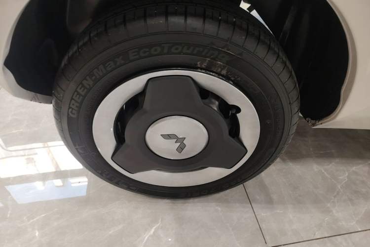 Used Wuling Hongguang MINIEV 2022 Macaron Fashion Edition Lithium-Nickel-Cobalt-Alpha-oxide Right Rear Wheel Hub