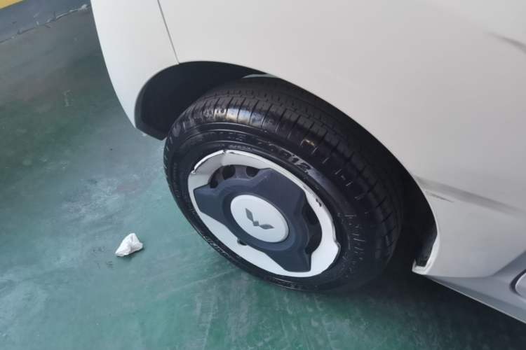 Used Wuling Hongguang MINIEV 2022 Zizai Version Lithium-NMC Right Rear Wheel Hub