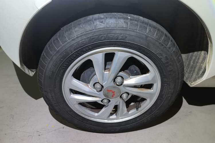 Used Wuling Hongguang MINIEV 2022 Zizai Version Lithium-NMC Right Rear Wheel Hub