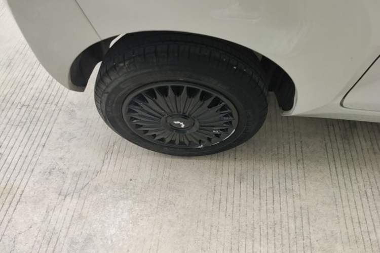 Used Wuling Hongguang MINIEV 2022 Macaron Premium Model – Lithium Iron Phosphate Right Rear Wheel Hub
