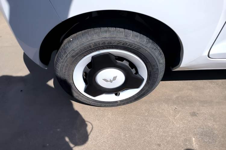 Used Wuling Hongguang MINIEV 2022 Zizai Version Lithium-NMC Right Rear Wheel Hub