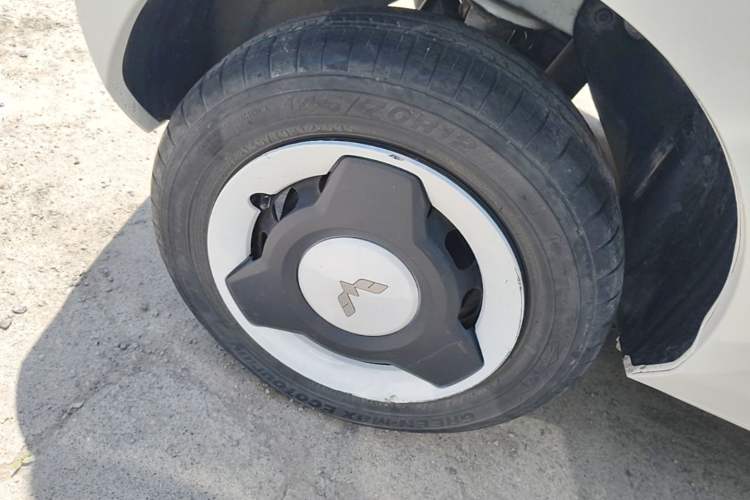 Used Wuling Hongguang MINIEV 2022 Easy Version Lithium Iron Phosphate Right Rear Wheel Hub