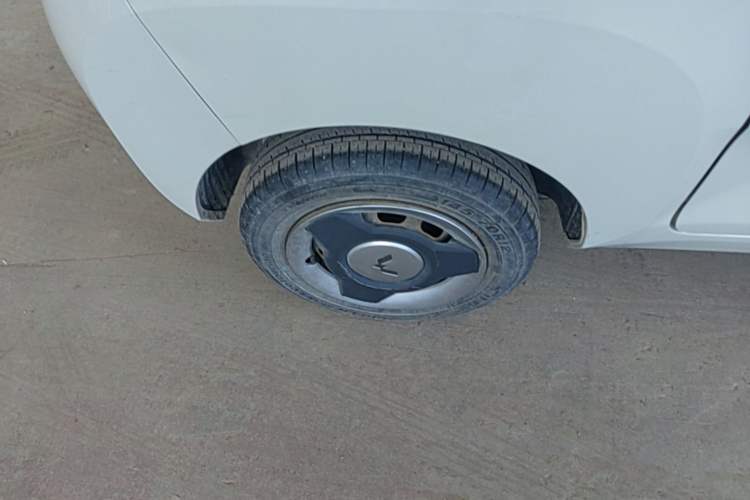 Used Wuling Hongguang MINIEV 2022 Macaron Fashion Edition Lithium-Nickel-Cobalt-Alpha-oxide Right Rear Wheel Hub