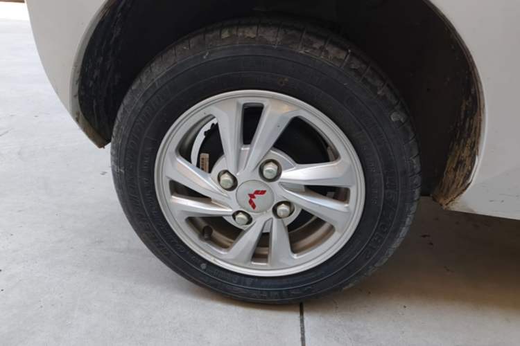 Used Wuling Hongguang MINIEV 2022 Macaron Fashion Model Lithium Iron Phosphate Right Rear Wheel Hub