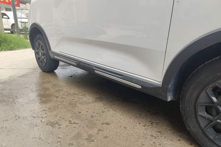 Used Wuling Hongguang MINIEV 2022 GAMEBOY 200km Gaming Edition with Lithium Iron Phosphate Right Side Sill