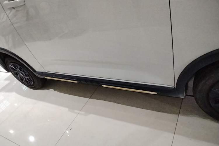 Used Wuling Hongguang MINIEV 2022 GAMEBOY 200km Gaming Edition with Lithium Iron Phosphate Right Side Sill