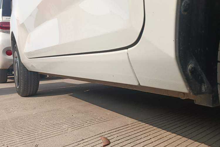 Used Wuling Hongguang MINIEV 2022 Macaron Premium Model – Lithium Iron Phosphate Right Side Sill