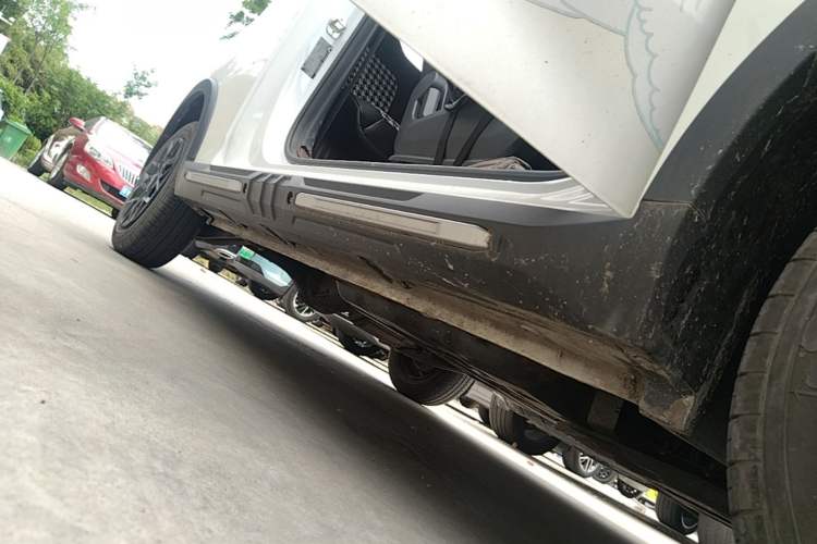 Used Wuling Hongguang MINIEV 2022 GAMEBOY 200km Gaming Edition with Lithium Iron Phosphate Right Side Sill