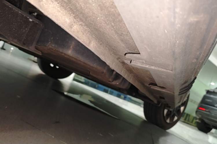 Used Wuling Hongguang MINIEV 2022 GAMEBOY 300km Enthusiast Model with Lithium Iron Phosphate Right Side Sill