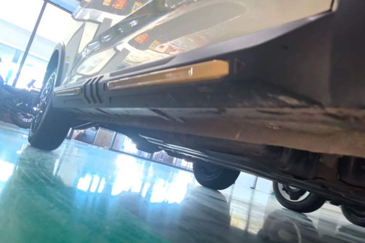 Used Wuling Hongguang MINIEV 2022 GAMEBOY 200km Gaming Edition with Lithium Iron Phosphate Right Side Sill