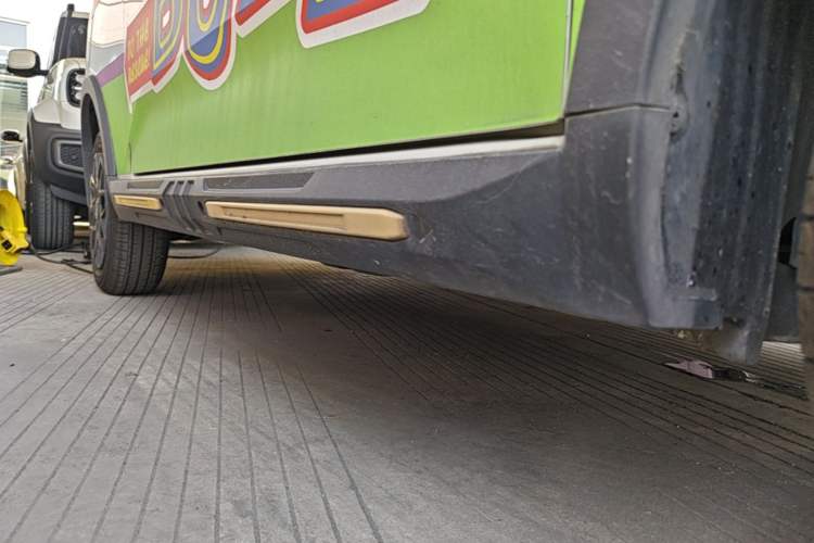 Used Wuling Hongguang MINIEV 2022 GAMEBOY 200km Gaming Edition with Lithium Iron Phosphate Right Side Sill