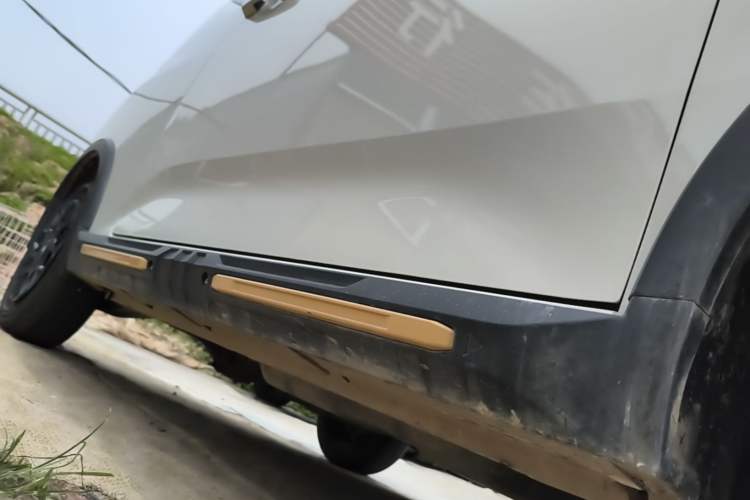 Used Wuling Hongguang MINIEV 2022 GAMEBOY 200km Gaming Edition with Lithium Iron Phosphate Right Side Sill