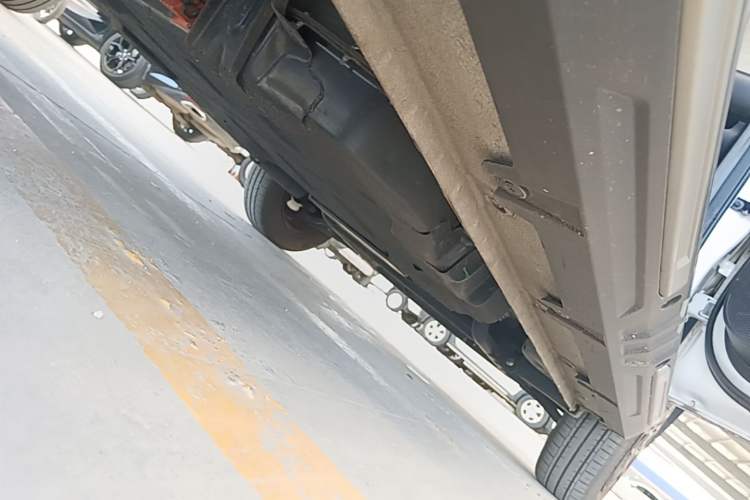 Used Wuling Hongguang MINIEV 2022 GAMEBOY 200km Gaming Edition with Lithium Iron Phosphate Right Side Sill