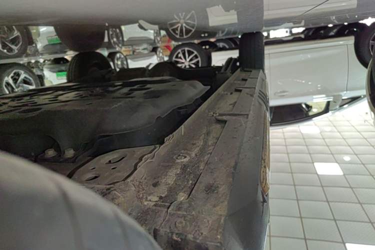Used Wuling Hongguang MINIEV 2022 GAMEBOY 300km Enthusiast Model with Lithium Iron Phosphate Right Side Sill