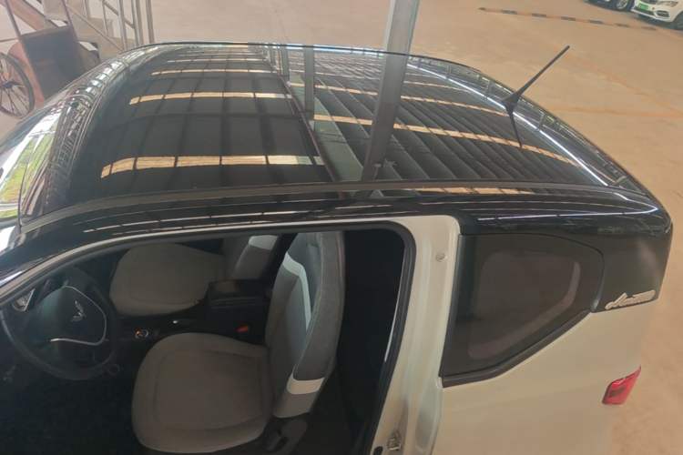 Used Wuling Hongguang MINIEV 2022 Macaron Premium Model – Lithium Iron Phosphate Roof