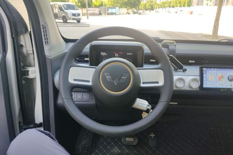 Used Wuling Hongguang MINIEV 2022 GAMEBOY 200km Gaming Edition with Lithium Iron Phosphate Steering Wheel