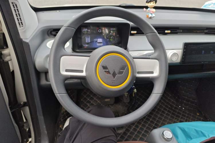 Used Wuling Hongguang MINIEV 2022 GAMEBOY 300km Enthusiast Model with Lithium Iron Phosphate Steering Wheel