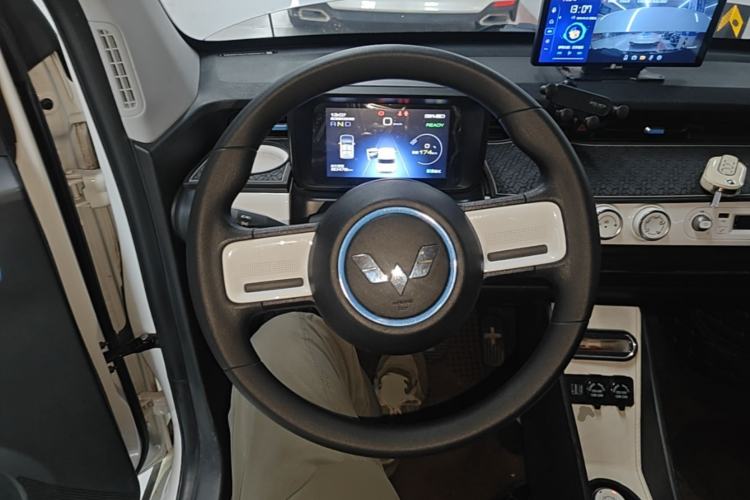 Used Wuling Hongguang MINIEV 2022 GAMEBOY 300km Enthusiast Model with Lithium Iron Phosphate Steering Wheel