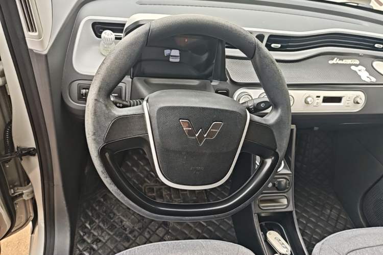 Used Wuling Hongguang MINIEV 2022 Macaron Premium Model – Lithium Iron Phosphate Steering Wheel