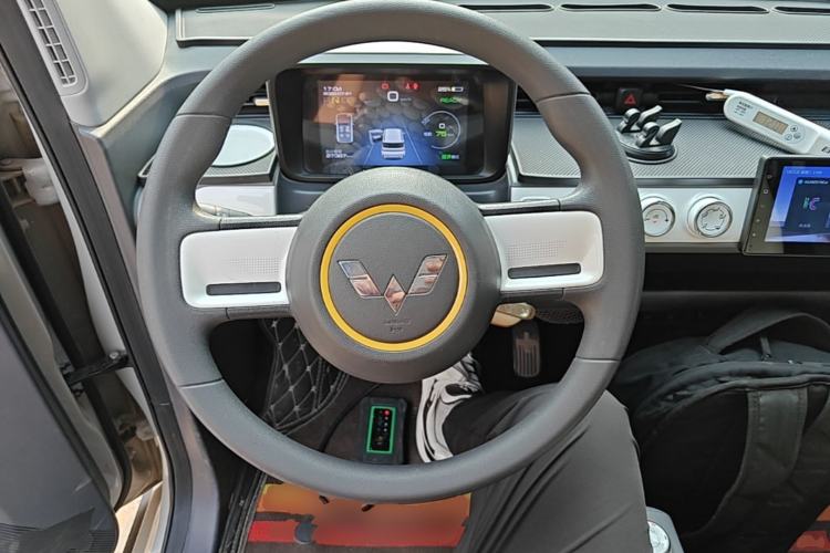 Used Wuling Hongguang MINIEV 2022 GAMEBOY 300km Enthusiast Model with Lithium Iron Phosphate Steering Wheel