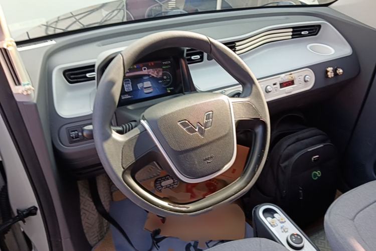Used Wuling Hongguang MINIEV 2022 Macaron Fashion Model Lithium Iron Phosphate Steering Wheel