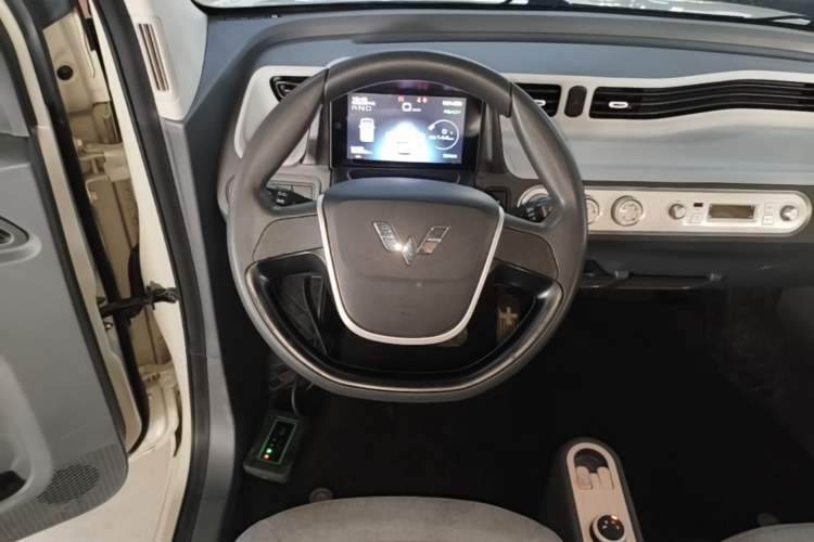 Used Wuling Hongguang MINIEV 2022 Macaron Premium Model – Lithium Iron Phosphate Steering Wheel