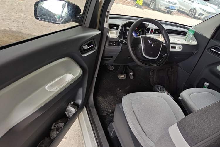 Used Wuling Hongguang MINIEV 2022 Macaron Premium Model – Lithium Iron Phosphate Steering Wheel