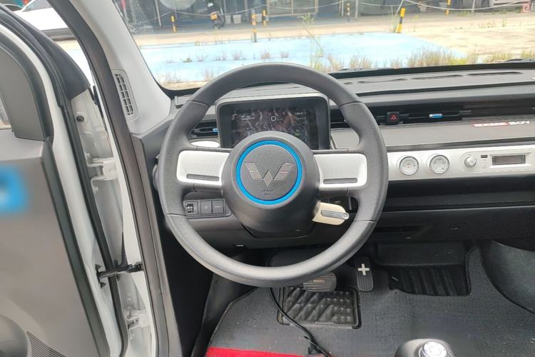 Used Wuling Hongguang MINIEV 2022 GAMEBOY 300km Enthusiast Model with Lithium Iron Phosphate Steering Wheel