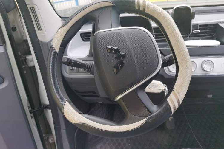 Used Wuling Hongguang MINIEV 2022 Macaron Premium Model – Lithium Iron Phosphate Steering Wheel