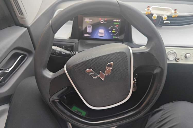 Used Wuling Hongguang MINIEV 2022 Macaron Premium Model – Lithium Iron Phosphate Steering Wheel