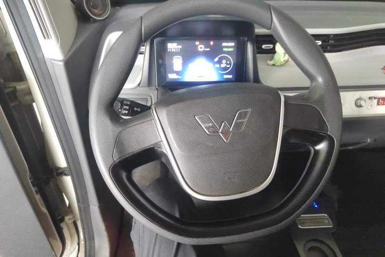 Used Wuling Hongguang MINIEV 2022 Macaron Premium Model – Lithium Iron Phosphate Steering Wheel