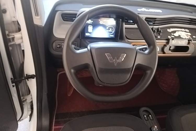 Used Wuling Hongguang MINIEV 2022 Macaron Premium Model – Lithium Iron Phosphate Steering Wheel