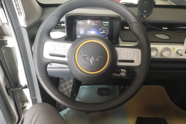 Used Wuling Hongguang MINIEV 2022 GAMEBOY 300km Enthusiast Model with Lithium Iron Phosphate Steering Wheel