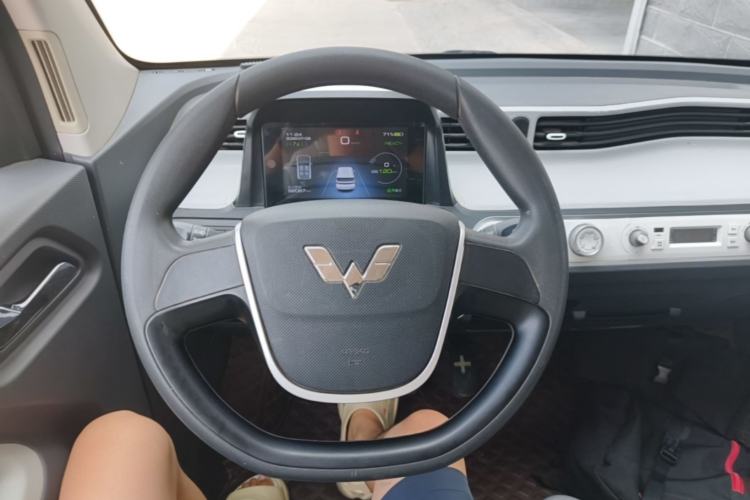 Used Wuling Hongguang MINIEV 2022 Macaron Premium Model – Lithium Iron Phosphate Steering Wheel