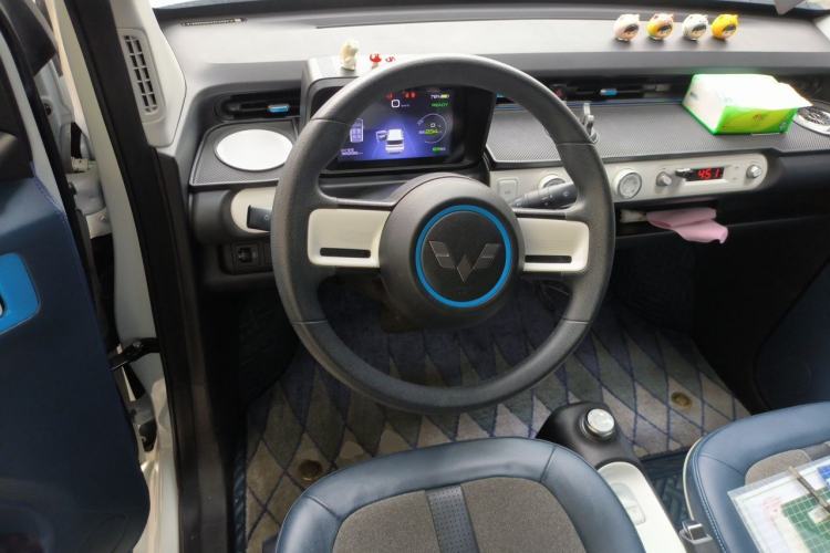 Used Wuling Hongguang MINIEV 2022 GAMEBOY 300km Enthusiast Model with Lithium Iron Phosphate Steering Wheel