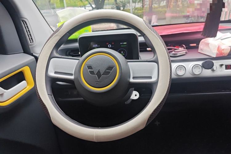 Used Wuling Hongguang MINIEV 2022 GAMEBOY 300km Enthusiast Model with Lithium Iron Phosphate Steering Wheel
