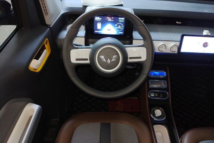 Used Wuling Hongguang MINIEV 2022 GAMEBOY 300km Enthusiast Model with Lithium Iron Phosphate Steering Wheel