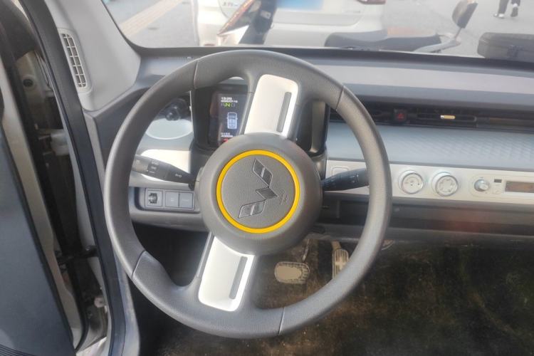 Used Wuling Hongguang MINIEV 2022 GAMEBOY 300km Enthusiast Model with Lithium Iron Phosphate Steering Wheel
