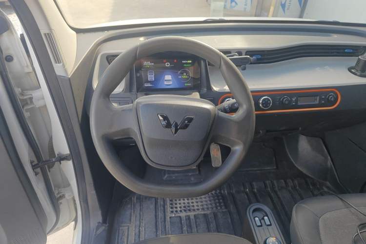 Used Wuling Hongguang MINIEV 2022 Zizai Version Lithium Iron Phosphate Steering Wheel