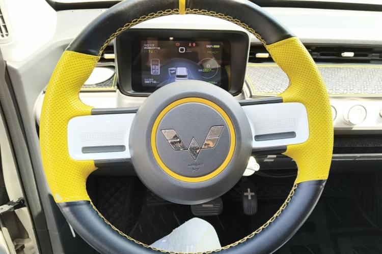 Used Wuling Hongguang MINIEV 2022 GAMEBOY 300km Enthusiast Model with Lithium Iron Phosphate Steering Wheel