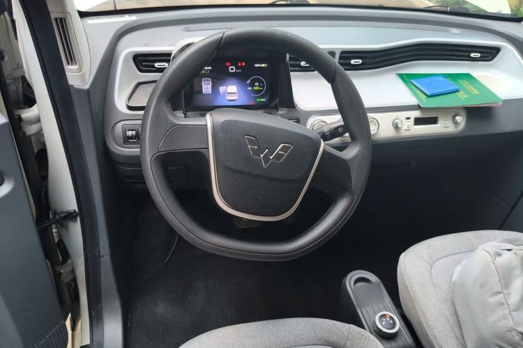 Used Wuling Hongguang MINIEV 2022 Macaron Premium Model – Lithium Iron Phosphate Steering Wheel