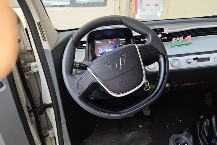Used Wuling Hongguang MINIEV 2022 Macaron Premium Model – Lithium Iron Phosphate Steering Wheel