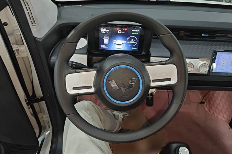Used Wuling Hongguang MINIEV 2022 GAMEBOY 300km Enthusiast Model with Lithium Iron Phosphate Steering Wheel