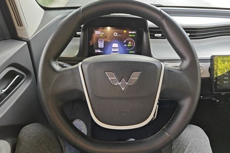Used Wuling Hongguang MINIEV 2022 Macaron Fashion Model Lithium Iron Phosphate Steering Wheel