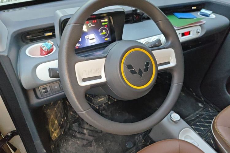 Used Wuling Hongguang MINIEV 2022 GAMEBOY 300km Enthusiast Model with Lithium Iron Phosphate Steering Wheel